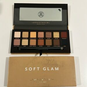 Anastasia soft glam palette